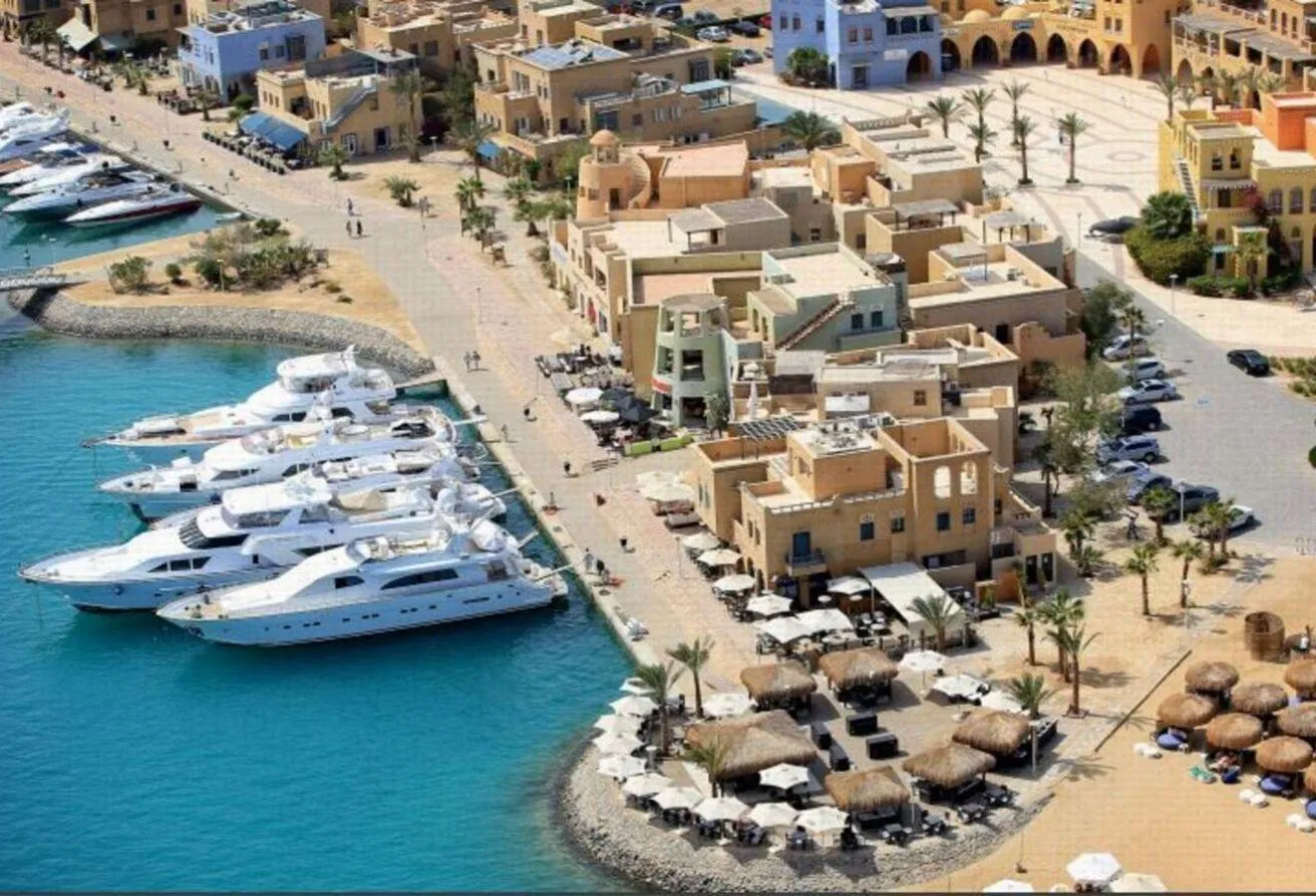 Sale in Fanadir Bay: Luxurious First Row Lagoon Twin House - 15% D.P