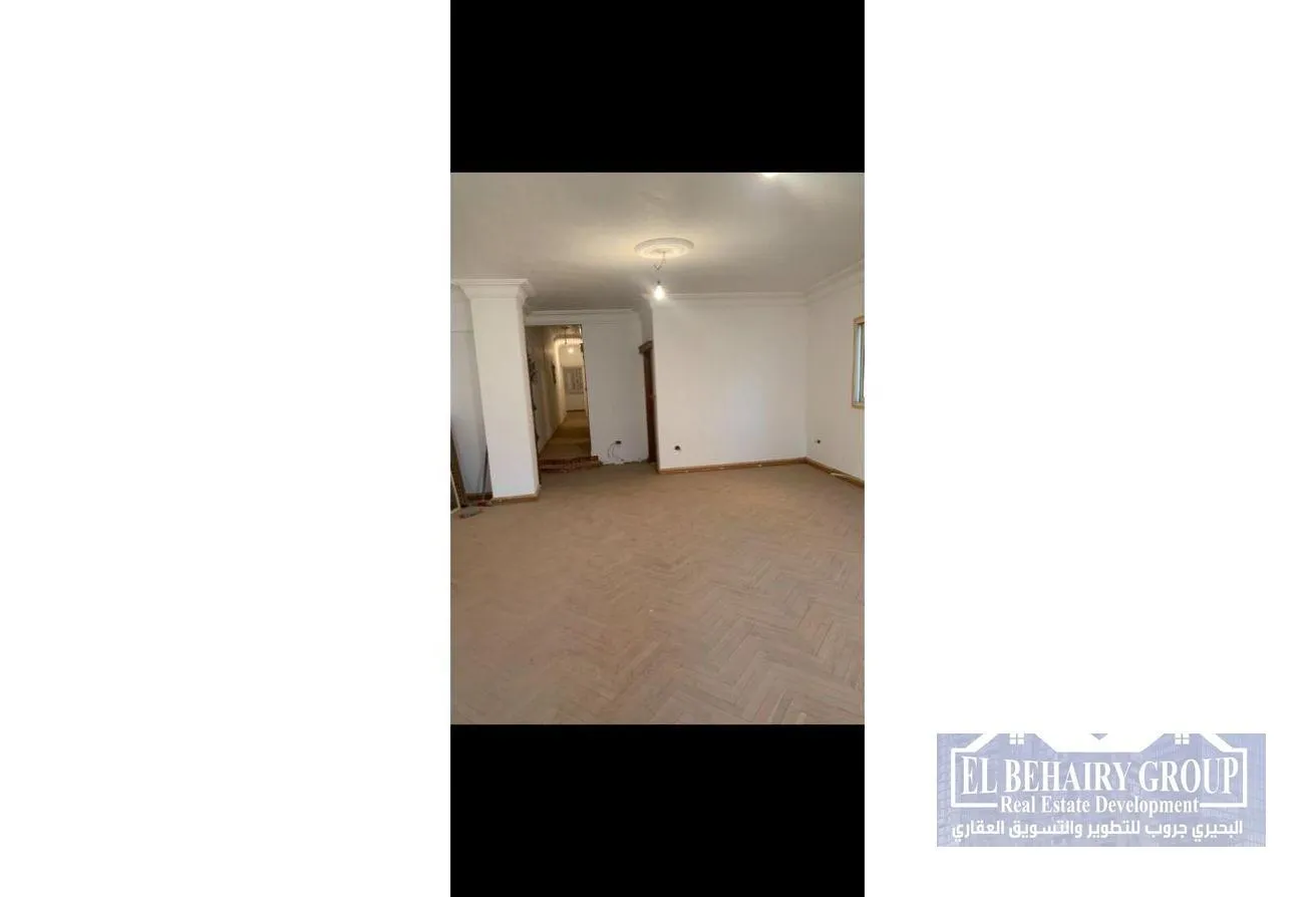 Sale in District 2: Triplex with private pool and garden