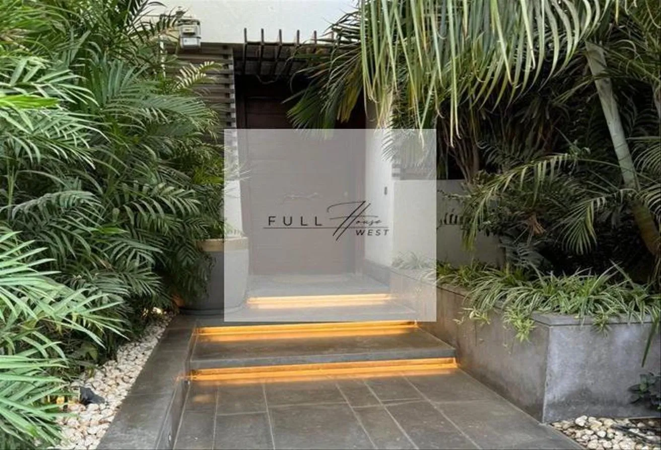 Sale in The Courtyards: Townhouse middle resale with very good location
