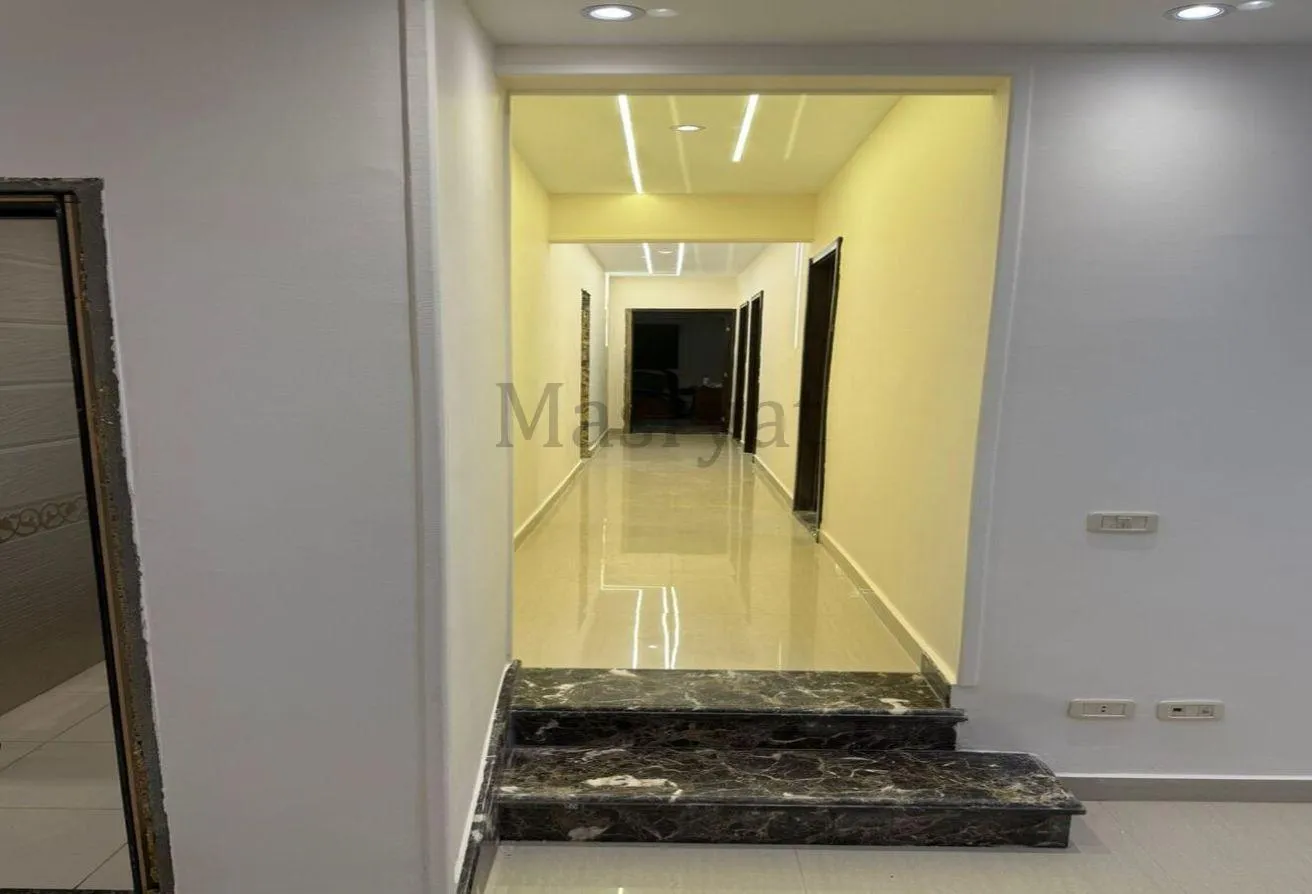 Sale in El Yasmeen 6: شقة متشطبة للبيع في الياسمين فيلات بجوار التسعين