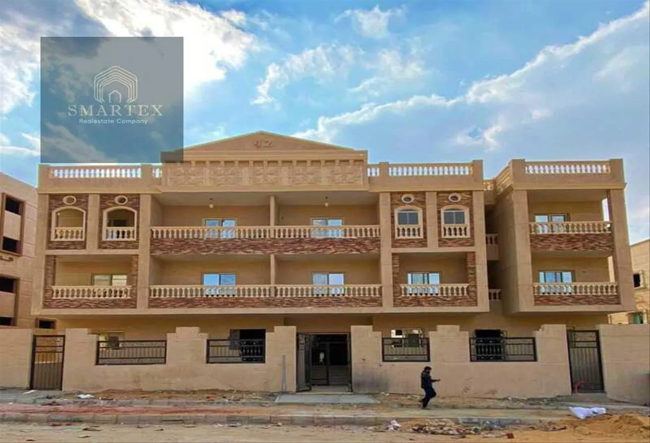 Sale in El Nady District: شقه للبيع في الشروق 251م ارضي بحي النادي نص تشطيب
