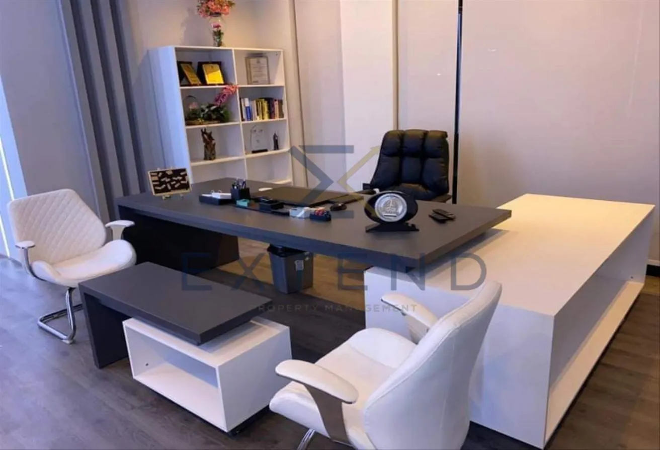 Rent in 11th District: مكتب 130م للإيجار بمول بـ 6 أكتوبر