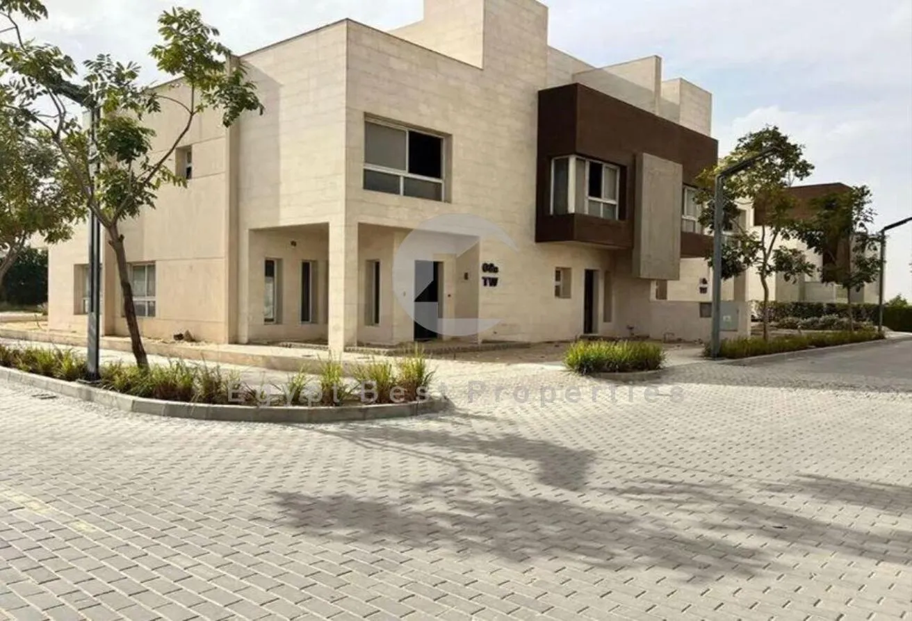 Sale in Etapa: Ready To Move -Villa 4BR over-8 Years installments