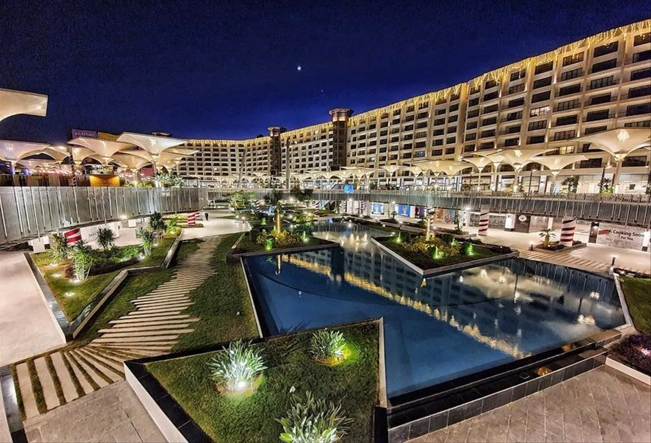 Rent in Business Plus: محل للايجار فى بارك مول Park mall التجمع الخامس  .
