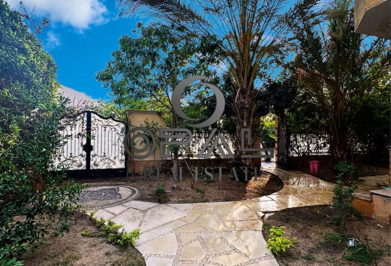 Sale in Six West: Villa for sale Beverly