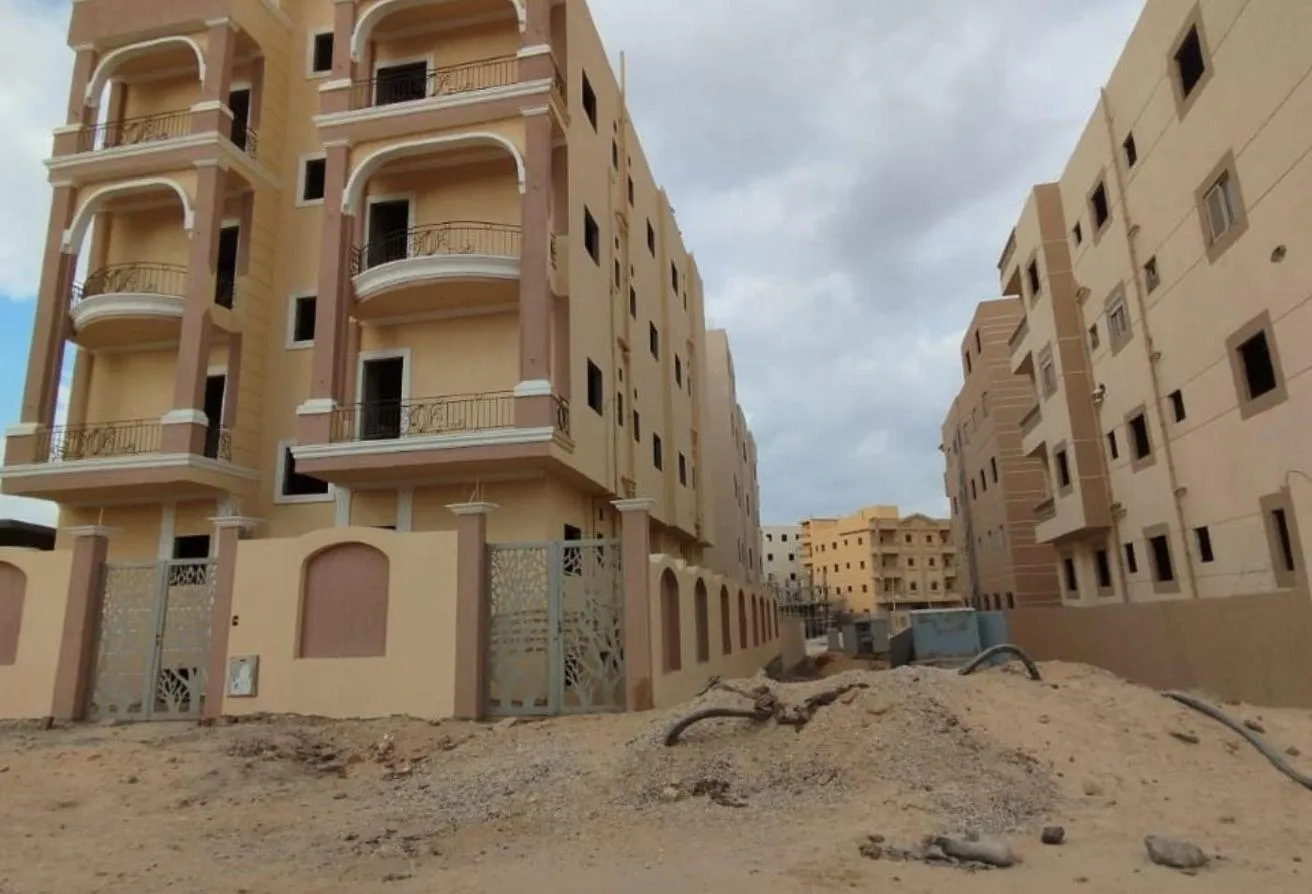 Sale in El Motamayez District: عمارة   ناصيه   مسلمه جهاز    نصف تشطيب من الداخل