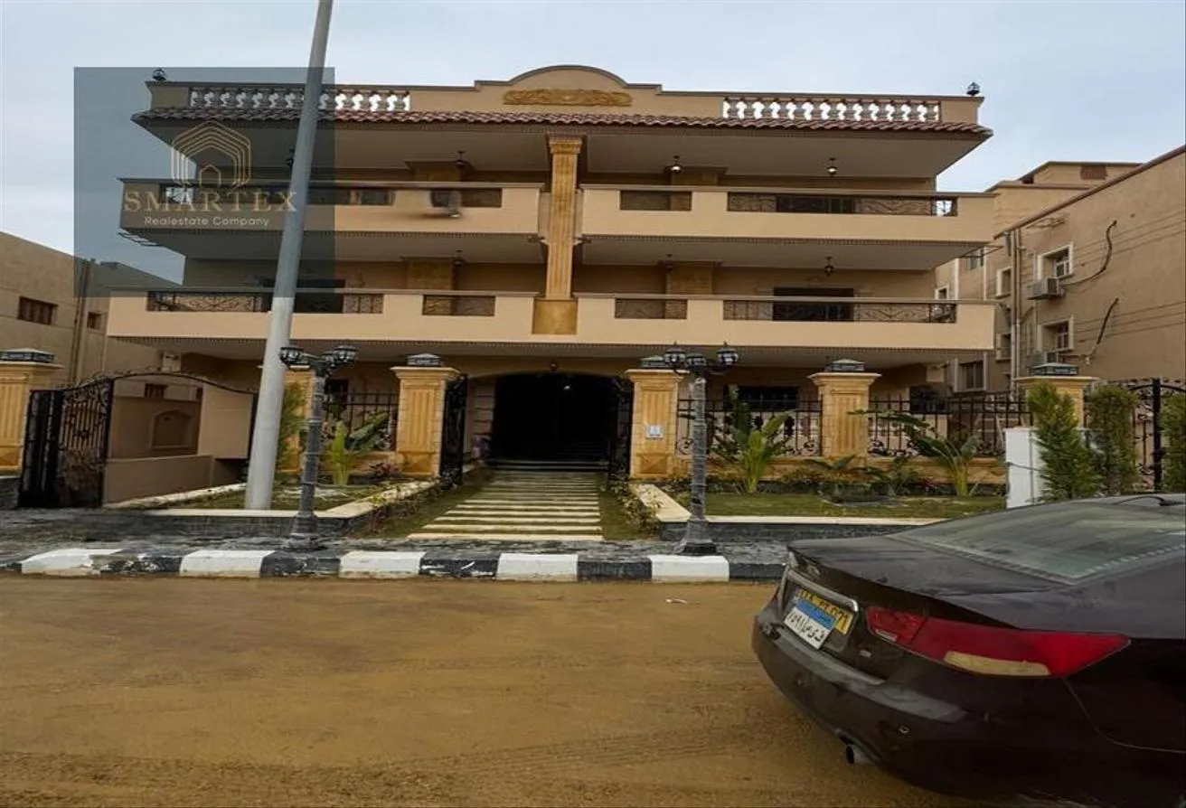Sale in 1st Neighborhood: شقه دور أول أمامية بالحي الرابع 190 م طوب احمر