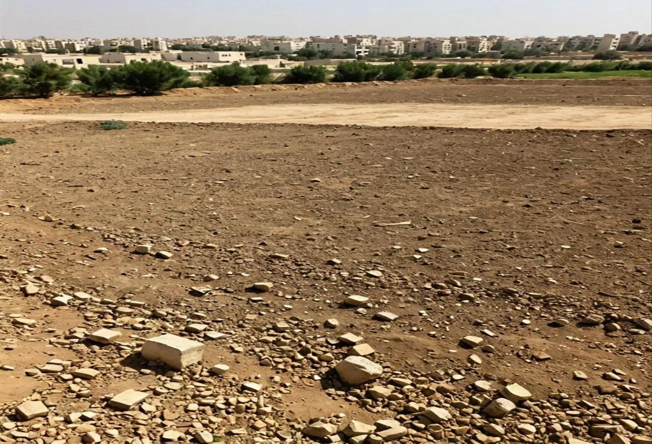 Sale in Hadayek October: ارض للبيع في حدائق أكتوبر ناصية صريحة