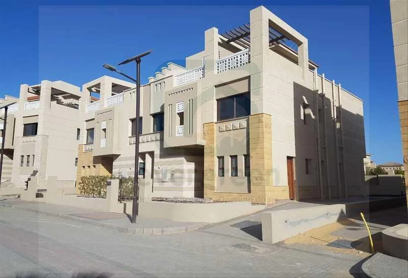 Sale in Green IV: Twin house for sale in Green 4, area 252 m, semi-f
