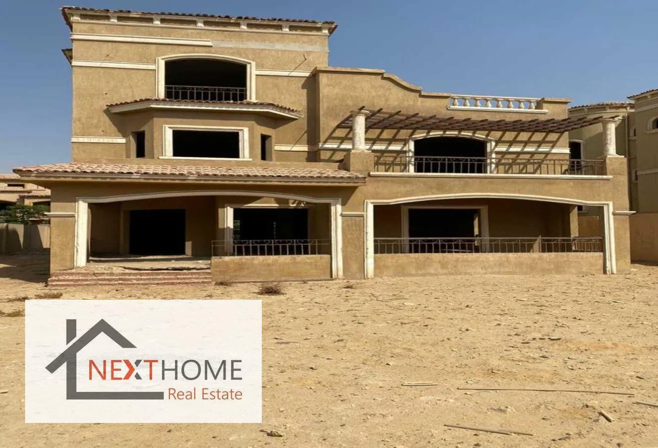 Sale in Étoile De Ville: Prime location villa 690m in Etoile de Ville
