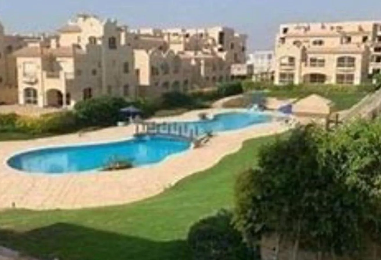 للايجار في رايوس: تاون هاوس للايجار بكمبوند ريوس 