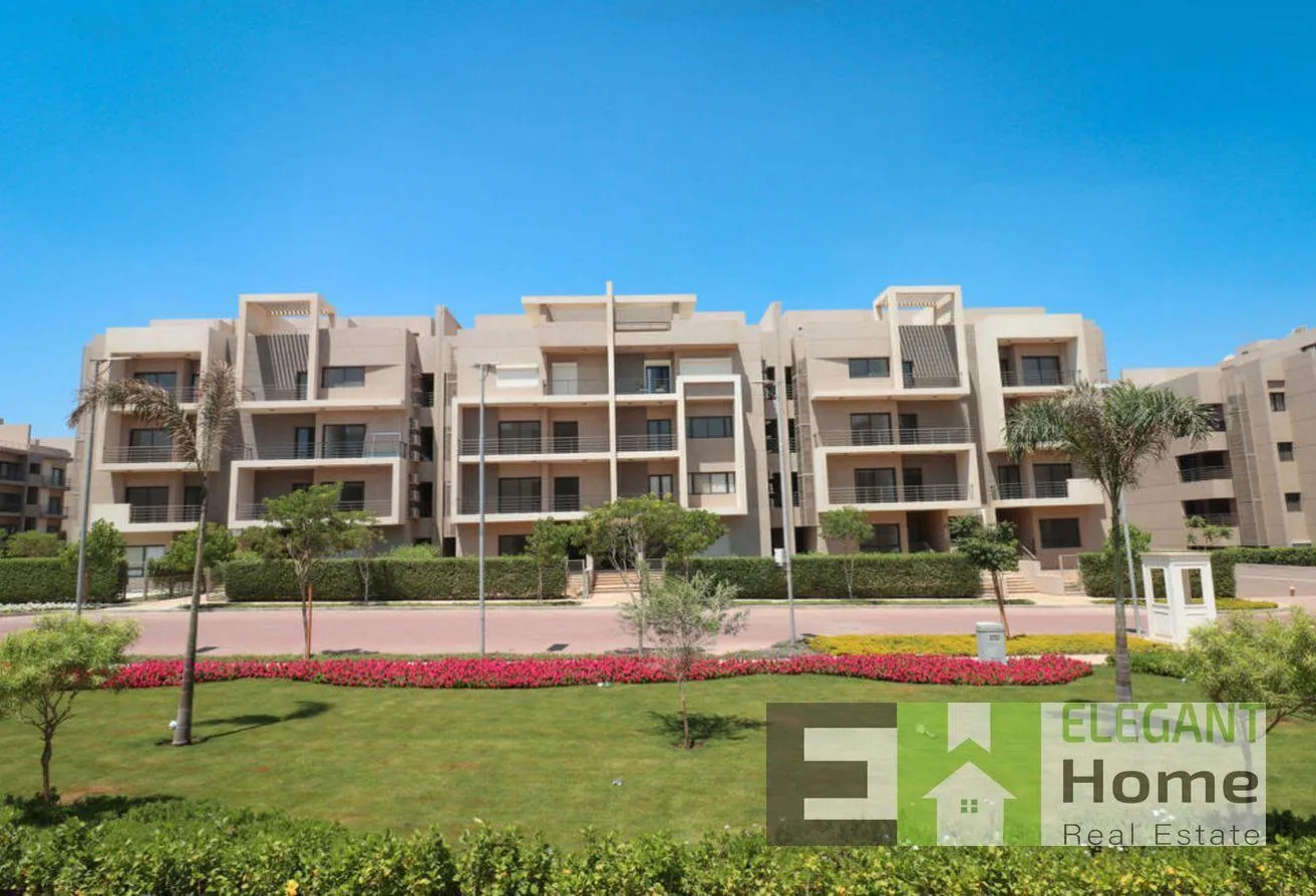 Rent in Moon Residences: Luxury town house - best location in Fifth square