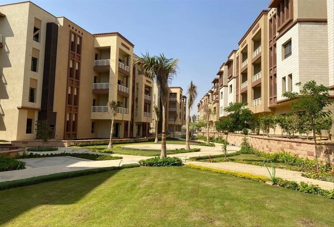 Sale in Green 5: شقة ارضي للبيع 191م حديقة 165م في كمبوند جرين 5