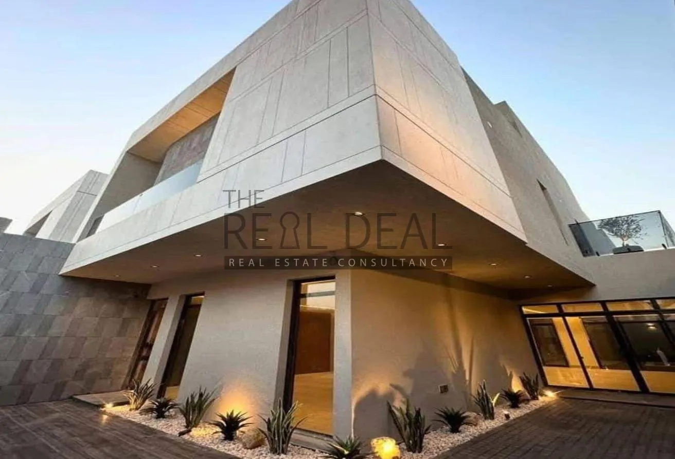 Sale in IL Bosco City: Standalone villa, 22,000 monthly installments, 12y
