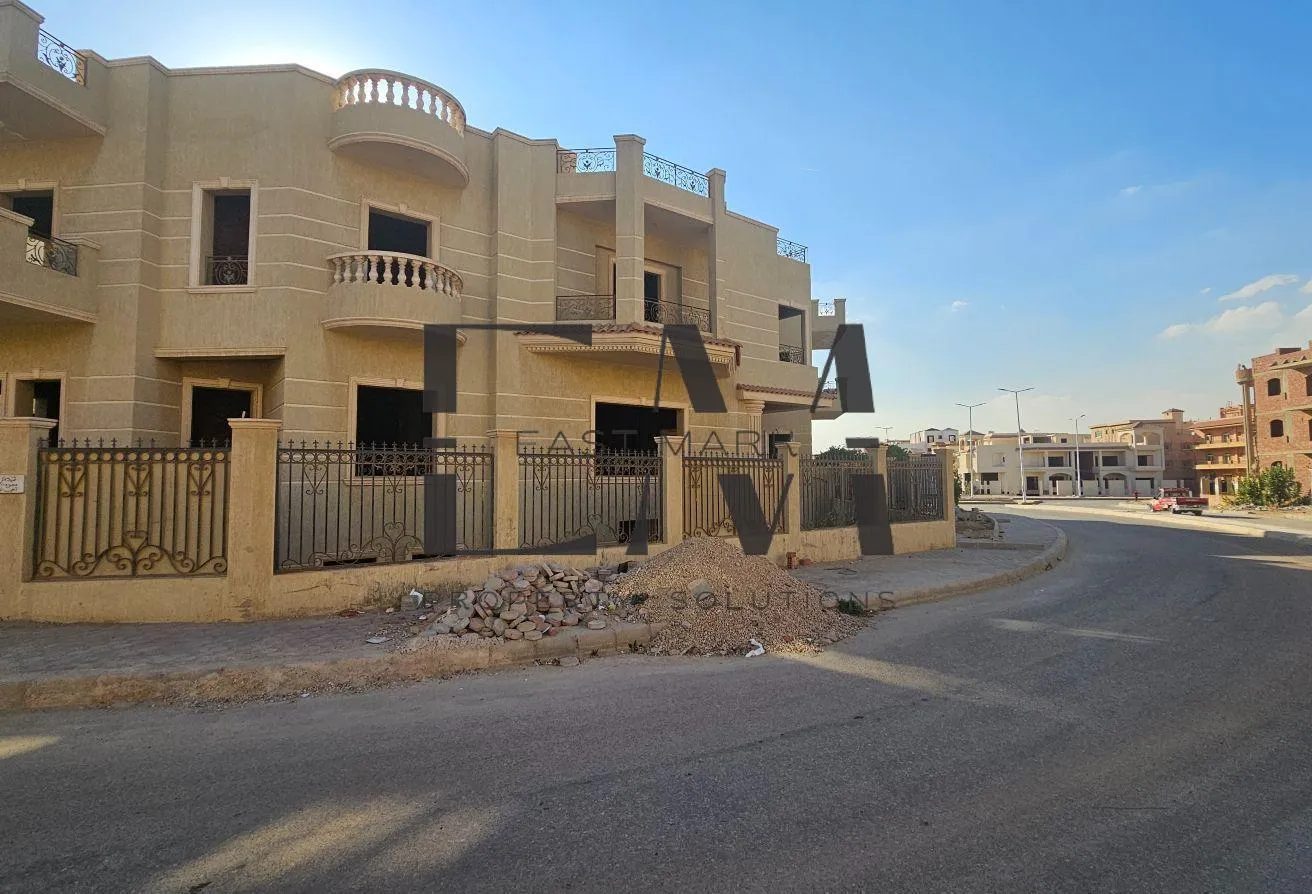 البيع في المجاورة الرابعة: شقة للبيع بفيو مفتوح بموقع مميز في جاردن فيو 