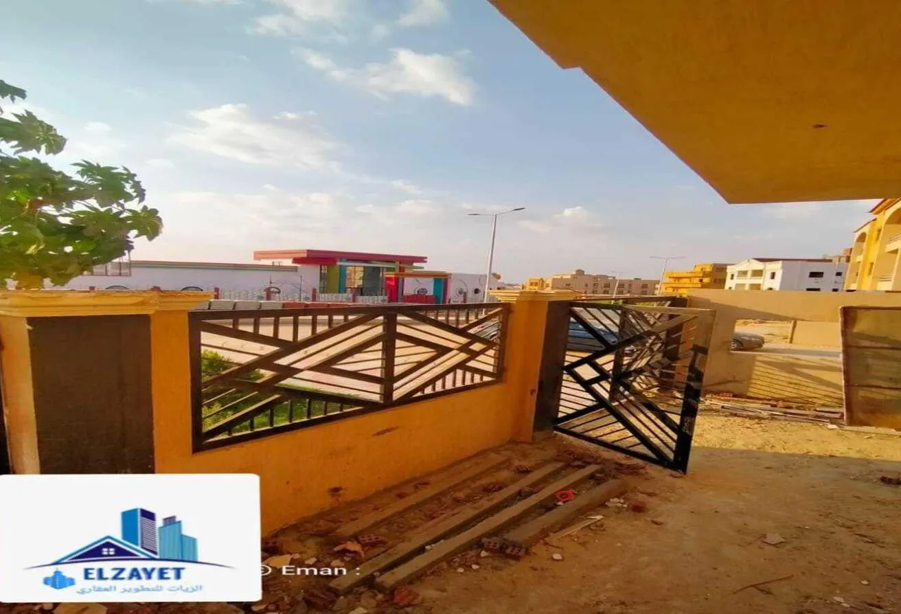 البيع في حي النادي: شقه للبيع في حي النادي تاني بلكونه 245 م 