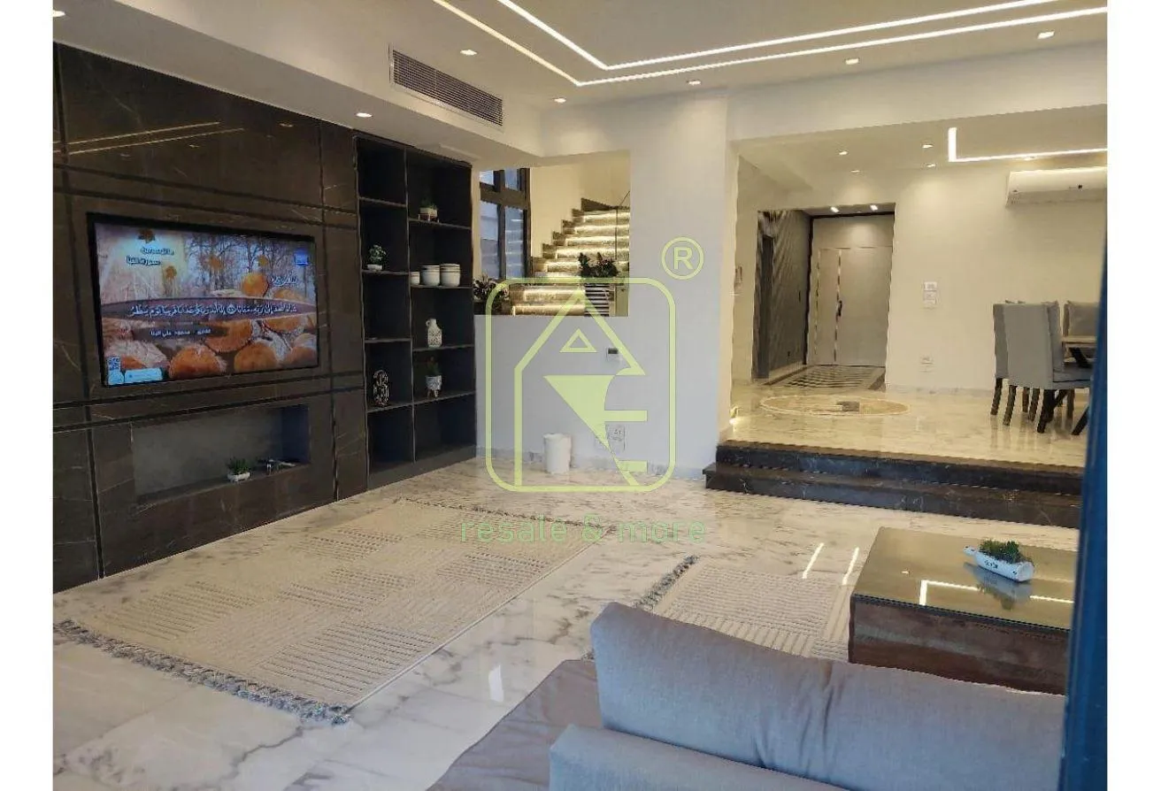 Sale in Patio Al Zahraa: فيلا للبيع في باتيو الزهراء