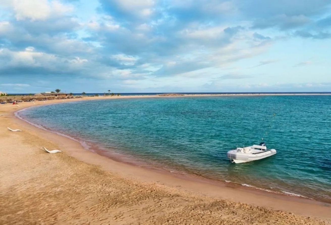 Sale in Blanca Gardens: Pay 825,000 and Own a Chalet Golf View and Lagoon