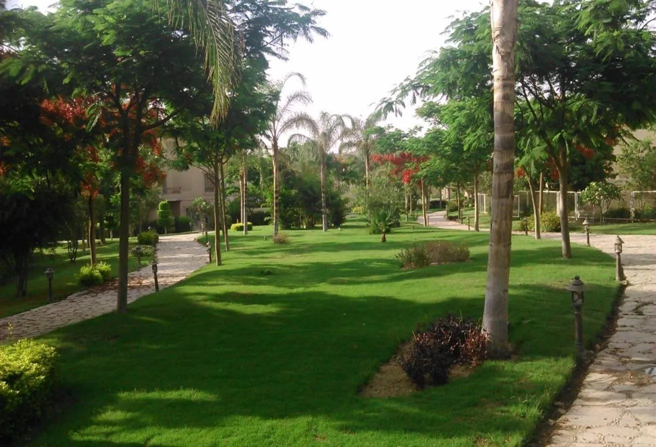 Sale in Flowers Park: Villa for sale in Flowers Park prime location