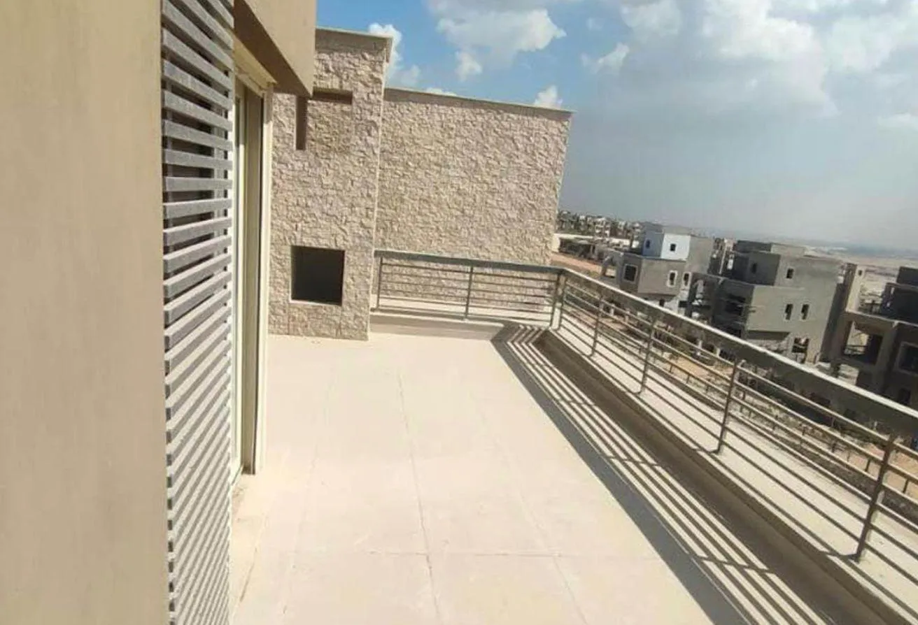 Sale in New Giza: Duplex 355m For sale in Goldcliff, New Giza