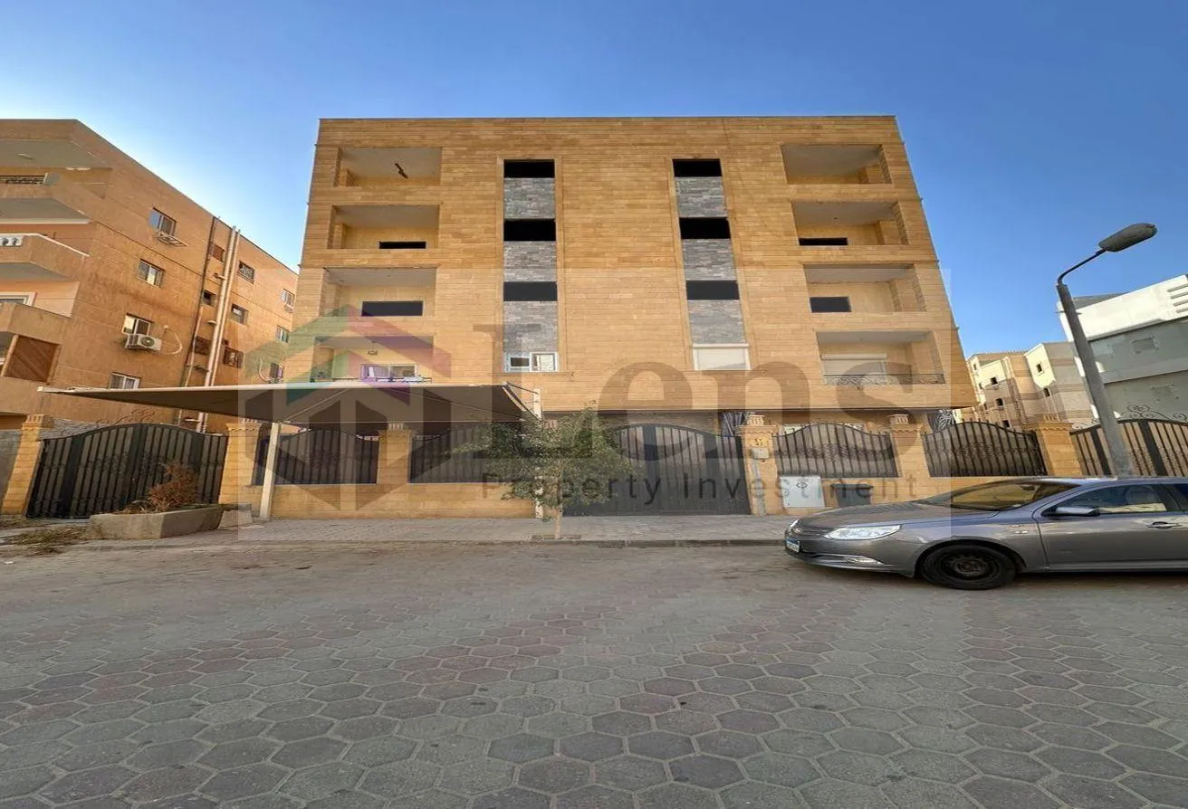 Sale in Mostashareen: شقة 180م بكمبوند المستشارين المسثمرين الجنوبية