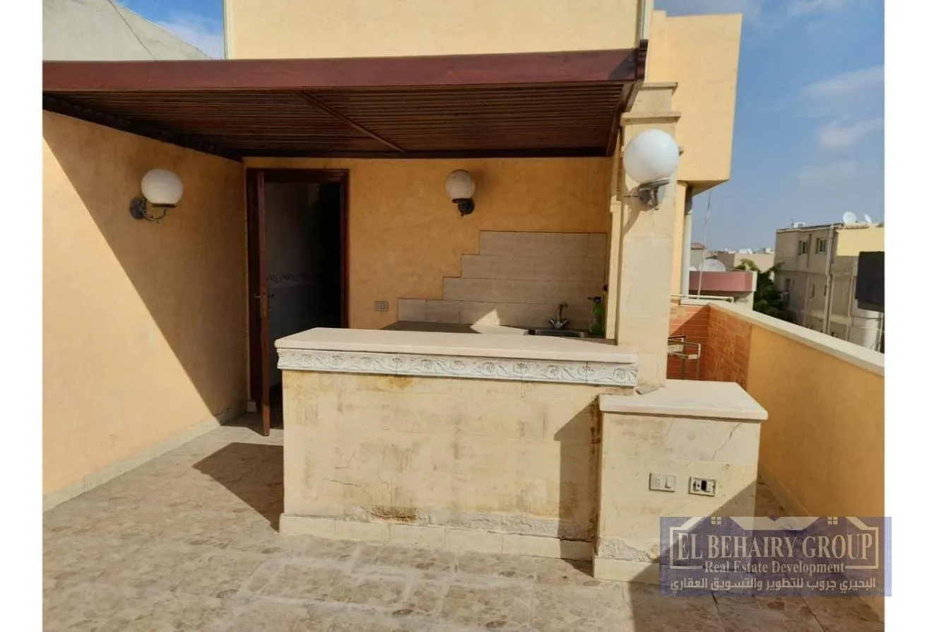 Rent in Al Shouyfat: Duplex villa 340m for rent in El Shoueifat in El90