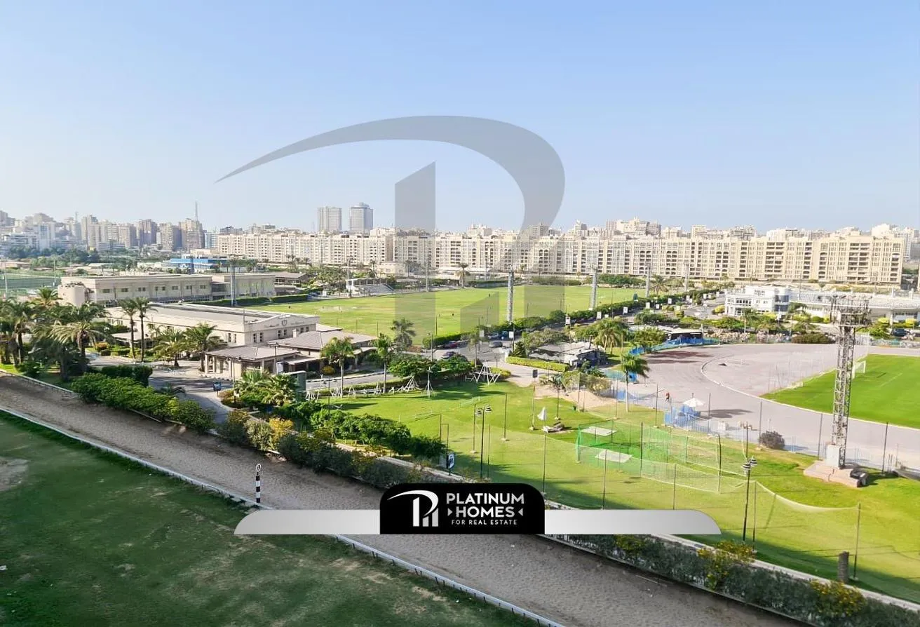 Sale in Grand View: بفيو مفتوح علي نادي شموحه شقه لقطه للبيع 300م