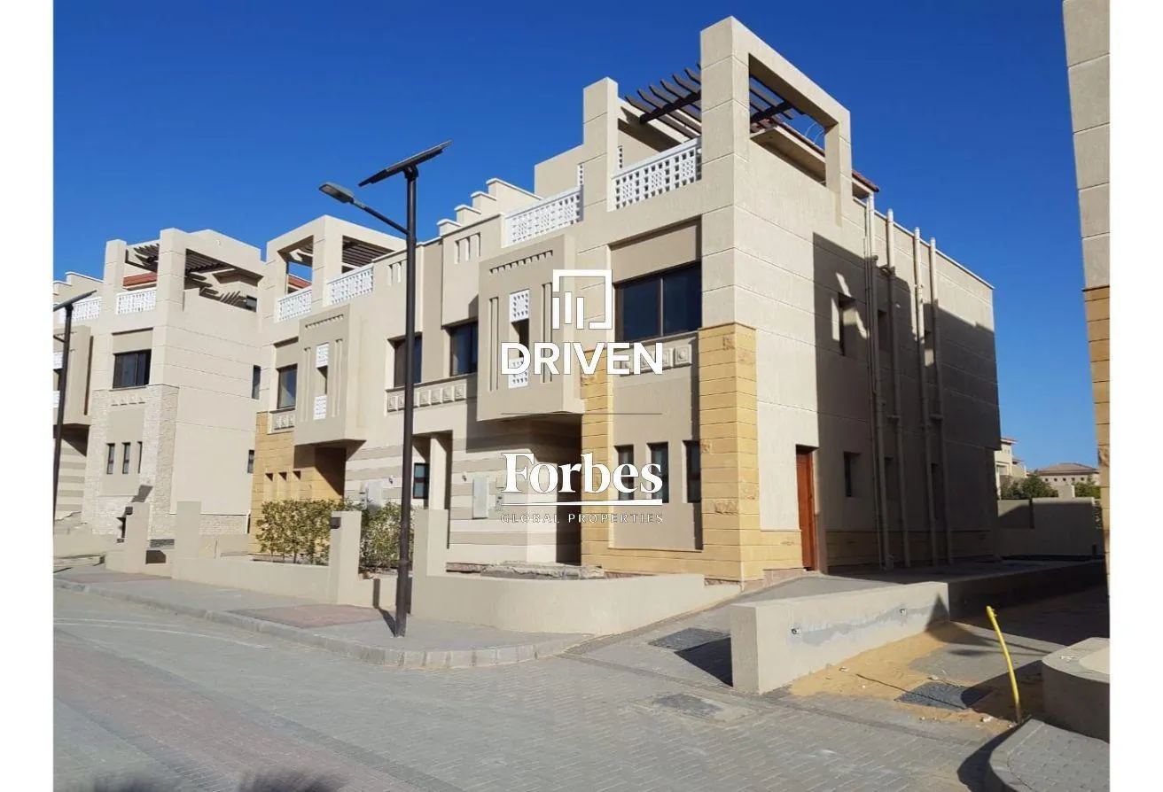Sale in Green IV: Twin House Green 4 - Sheikh Zayed - Bahri for sale