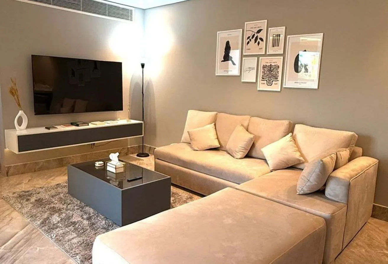 Rent in Silver Palm: Modern Furnished Studio Firsthand