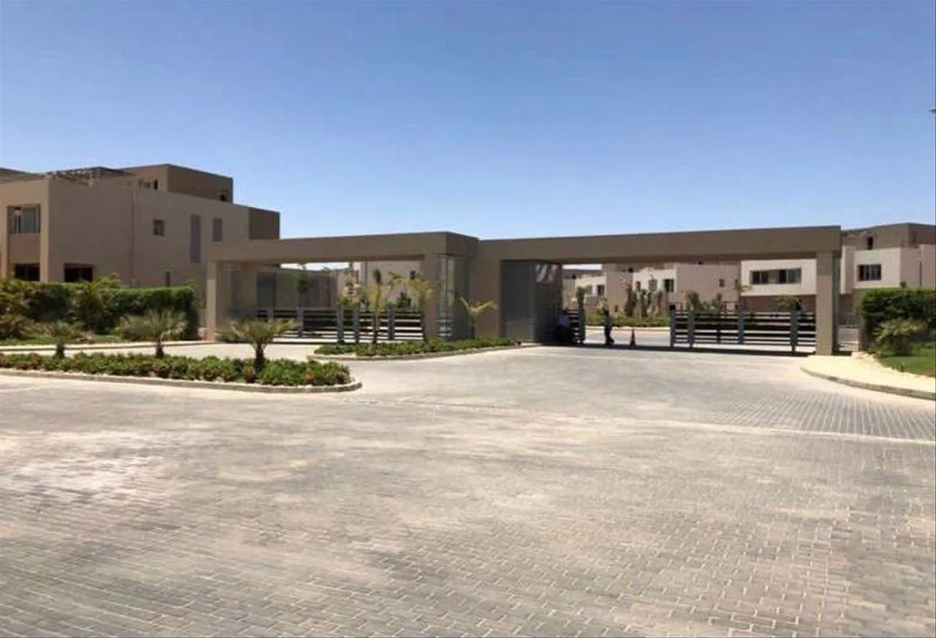 البيع في بالم هيلز بالم فالي: تاون هاوس بموقع مميزاستلام فوري سعر مميز 