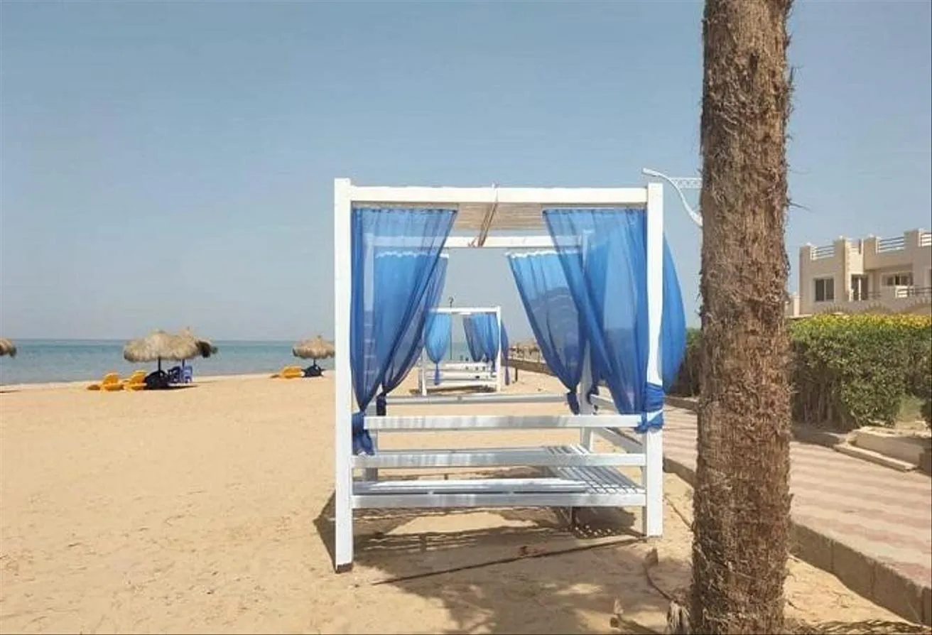 Sale in La Luna: Chalet for sale, first row on the sea, in La Luna,