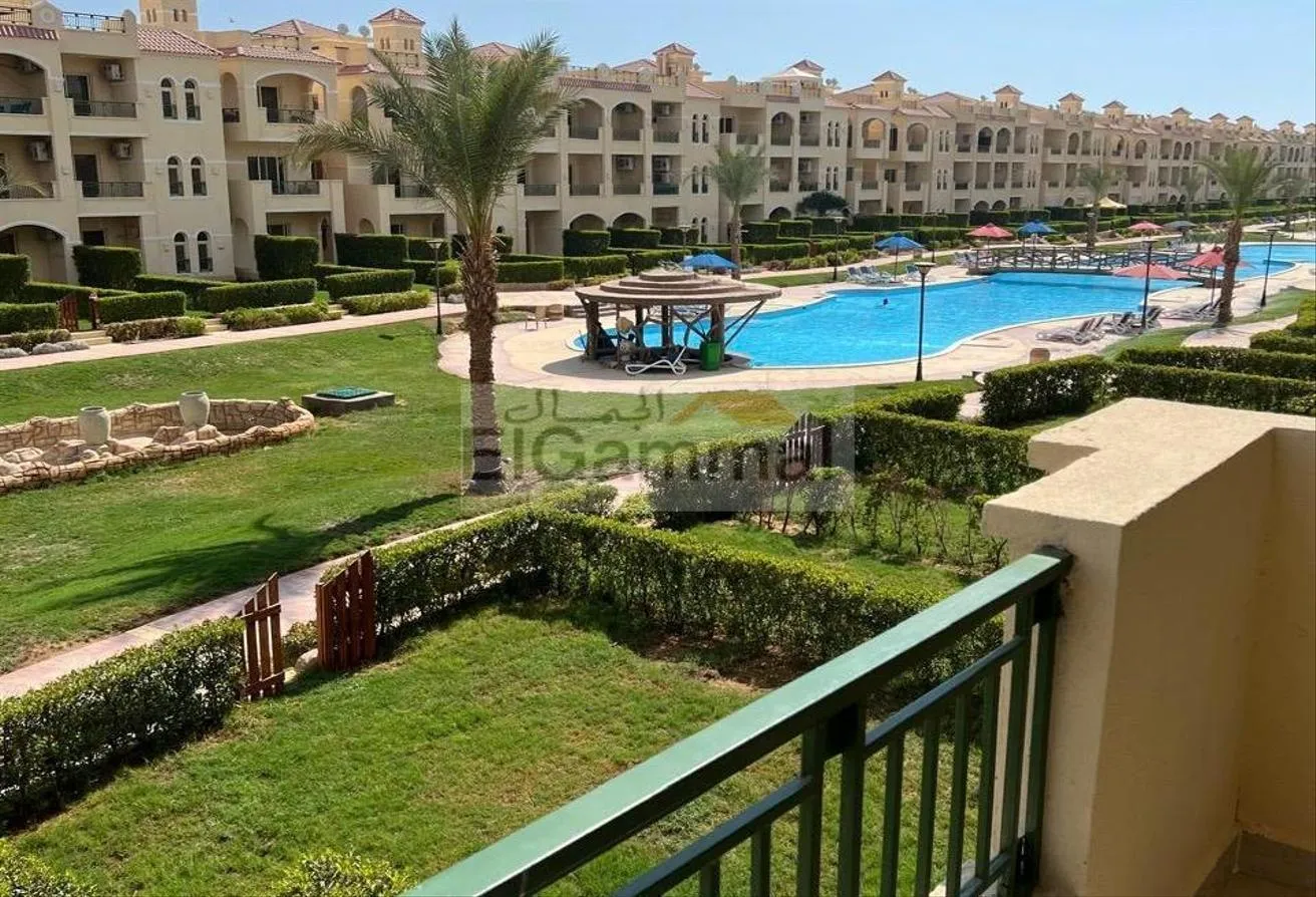 Sale in Lasirena Palm Beach: شالية مميز للبيع على حمام السباحة مباشرا _لاسيرينا