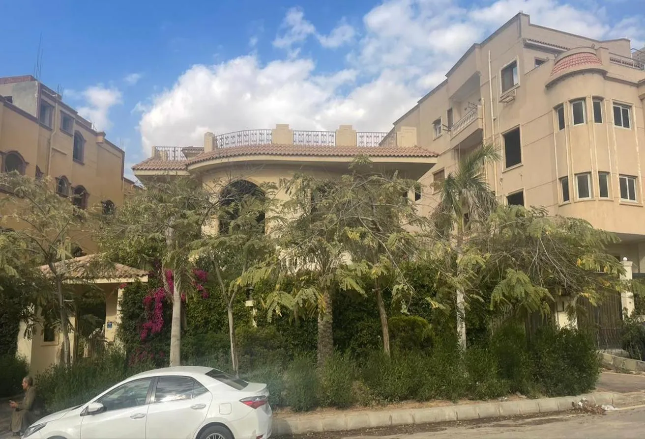 Sale in El Yasmeen 3: Private villa for sale steps from the ninety