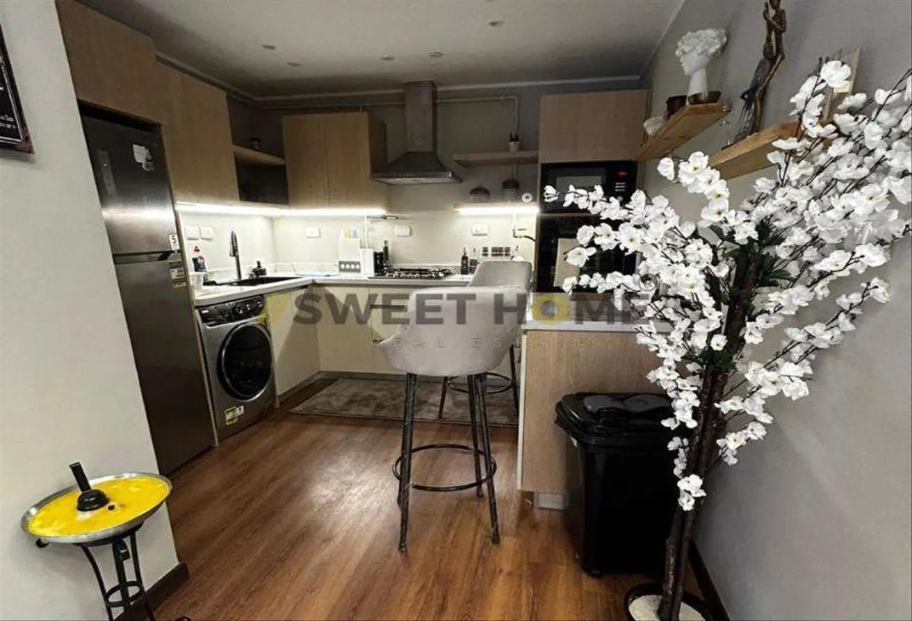 Rent in Area D: Apartment for rent in Ganoob el acadimia