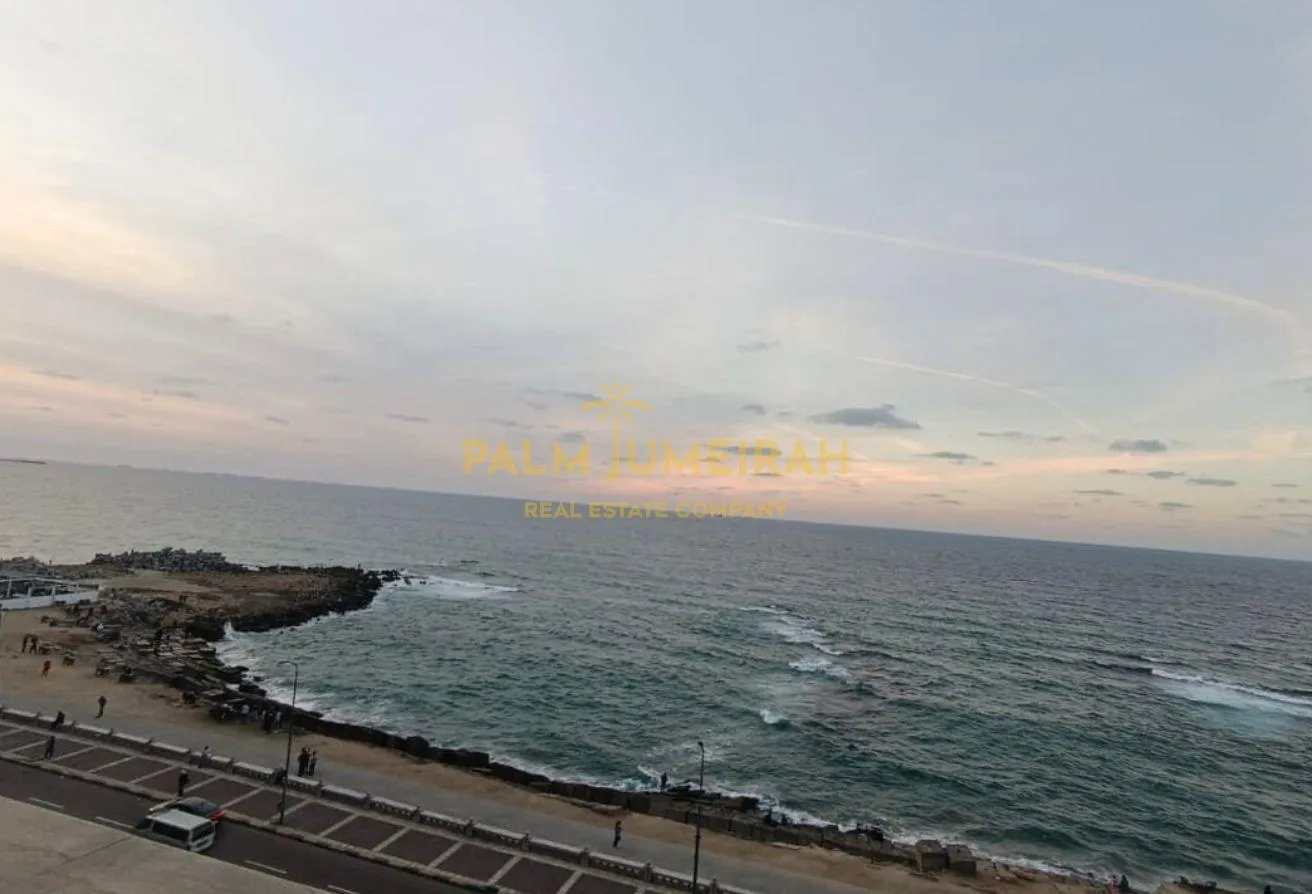 Sale in Cleopatra: Apartment + Roof in Cleopatra Directly on the Sea