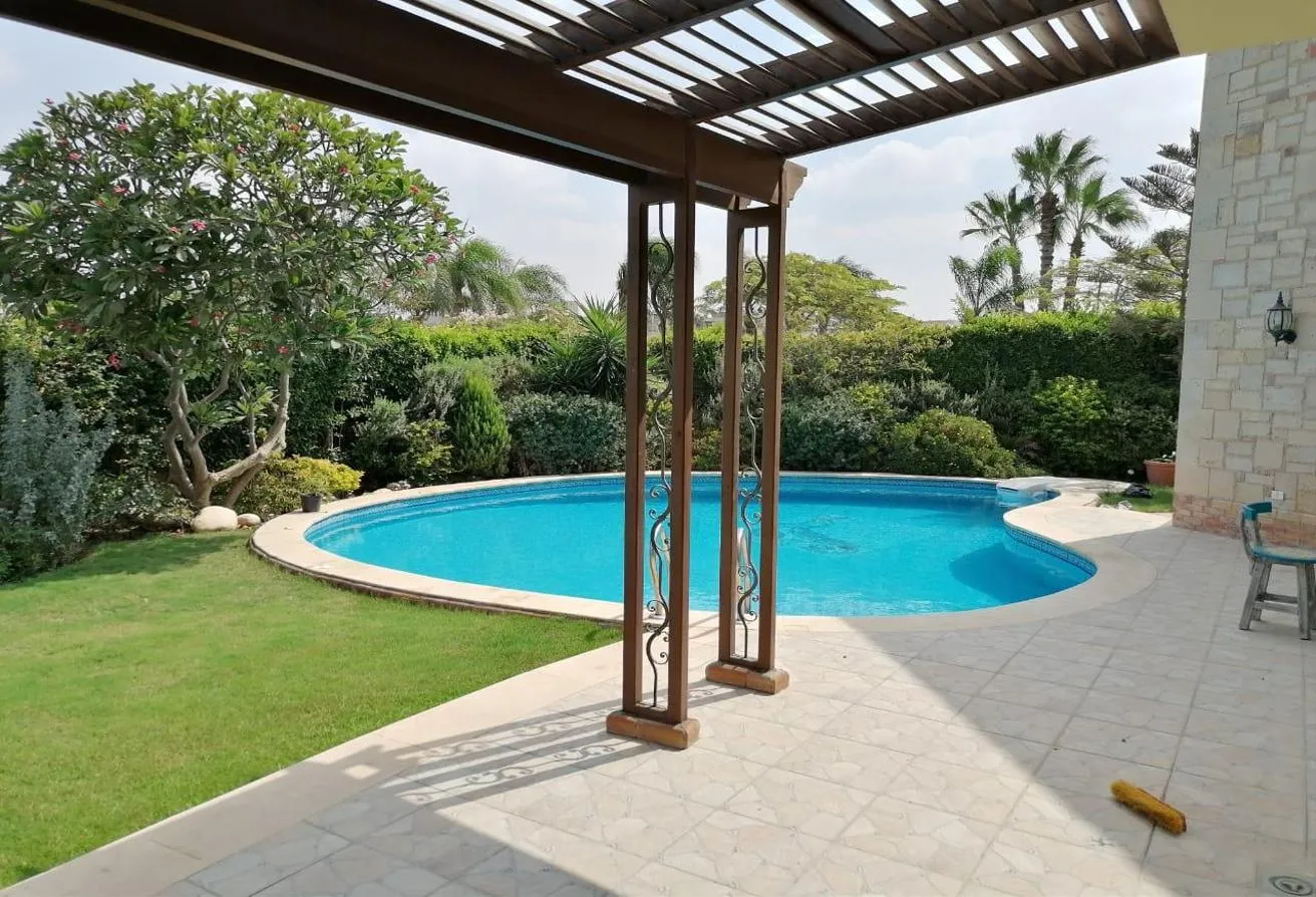 Rent in Katameya Residence: villa stand alone with private pool and garden
