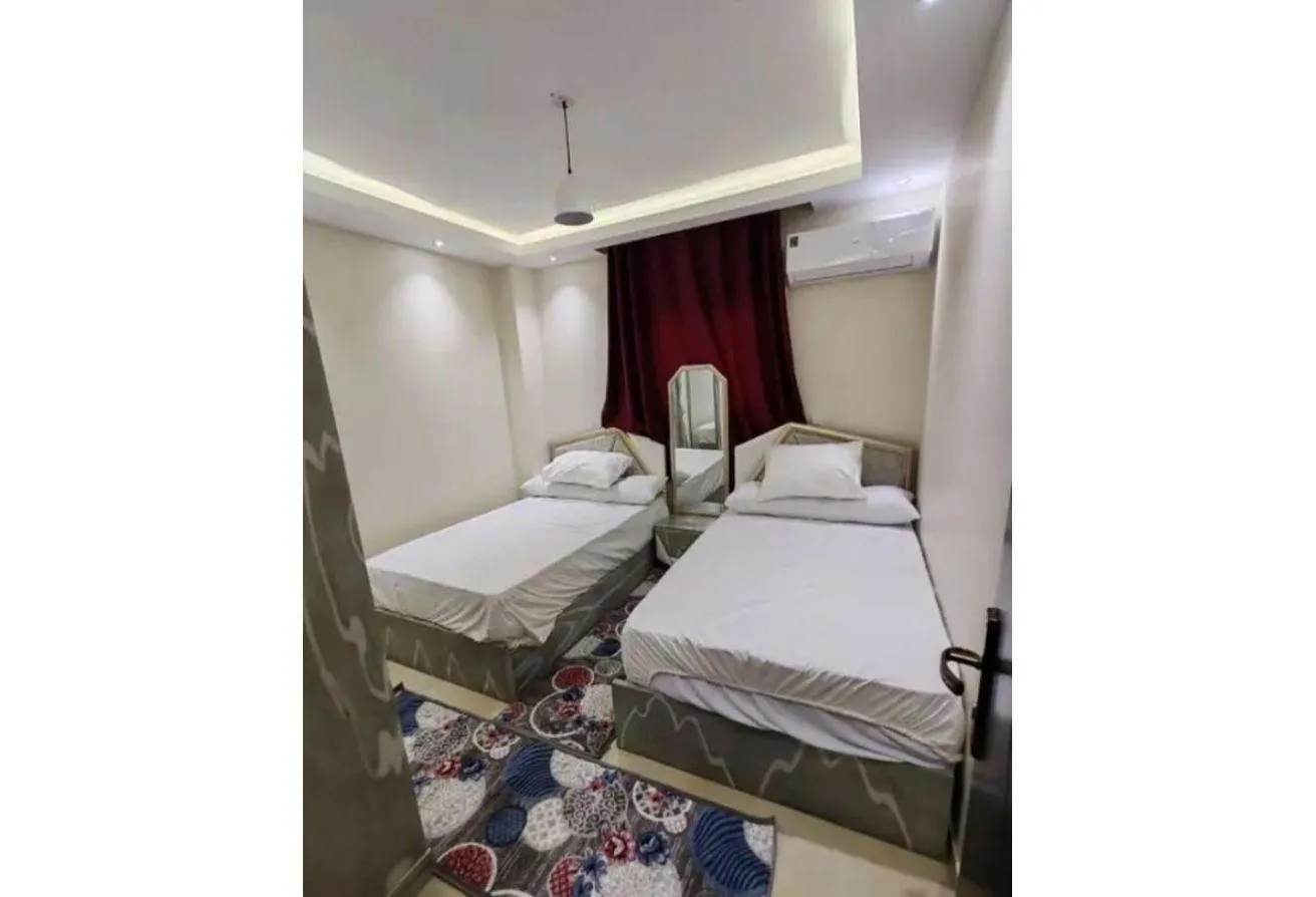 Rent in 8th District: دوبلكس ايجار بالمطبخ والتكيفات الحى ال8 بحديقه خاص