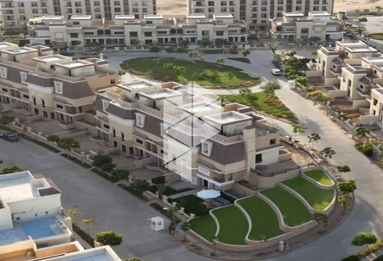 البيع في طريق الشروق: اخر تاون هاوس استلام سنتين 5%واقساط حتي 8 سنوات 