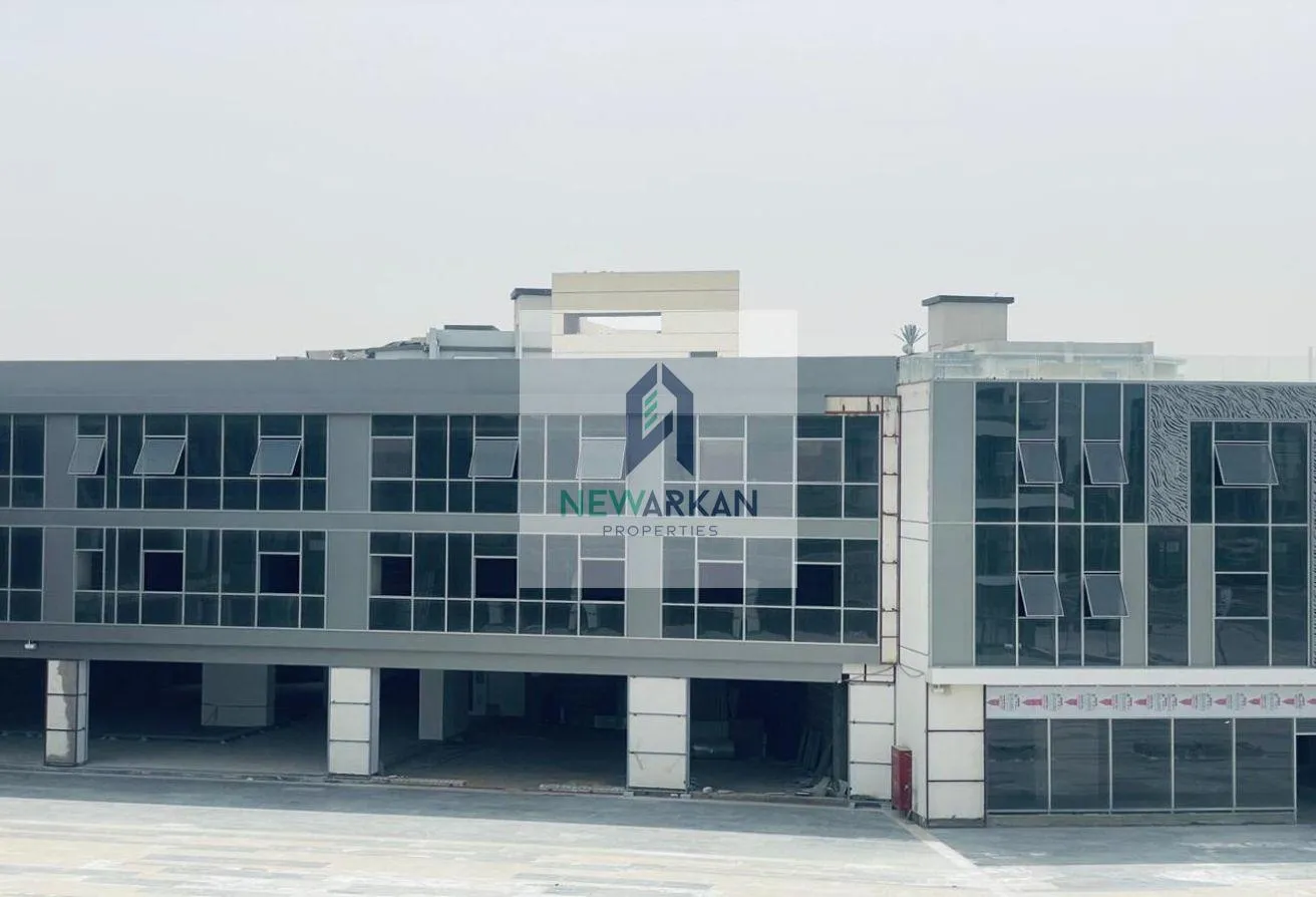 Sale in Piazza 59 Mall: Office on a main street in Zayed, instalments