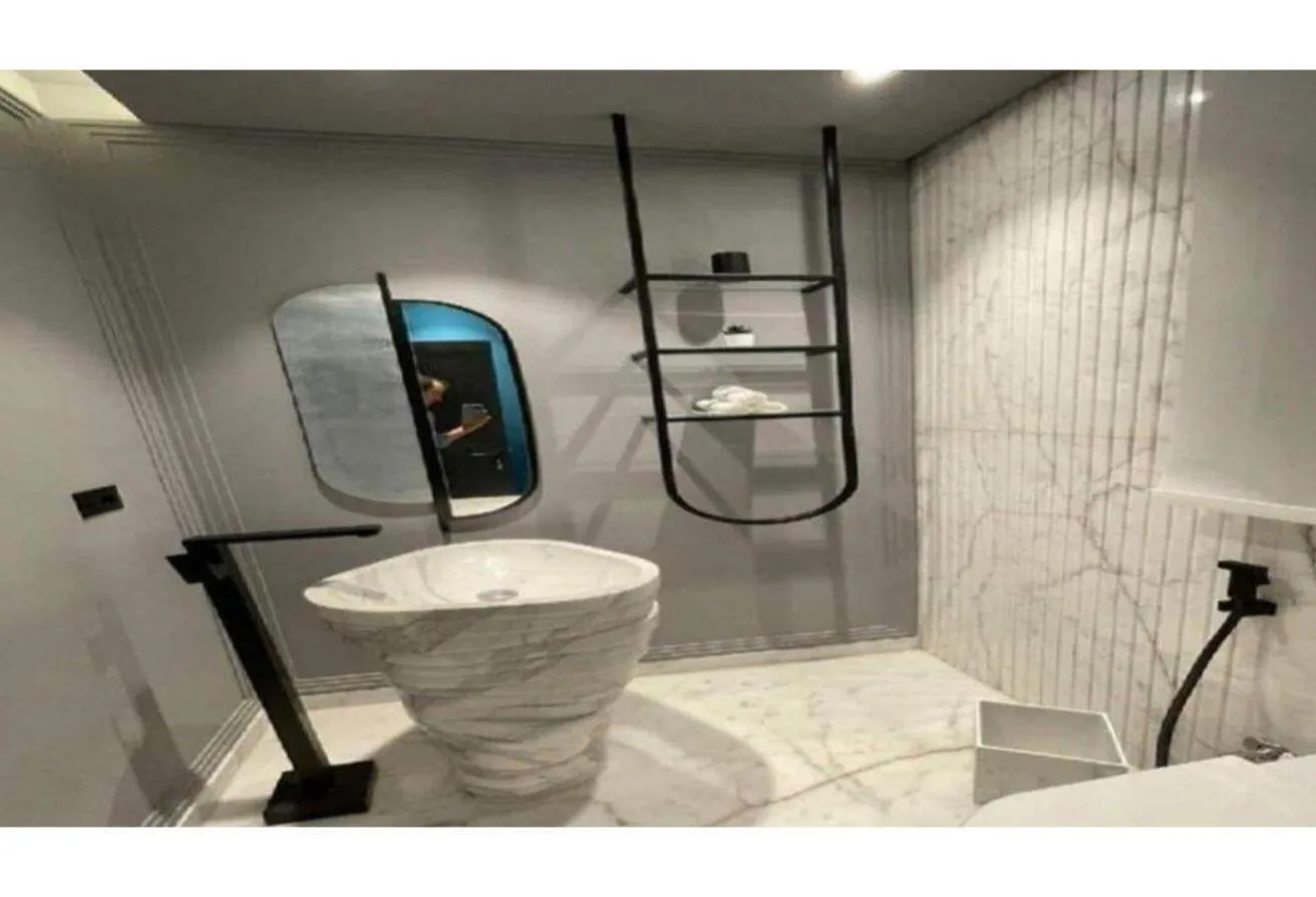 Gallery Image 6