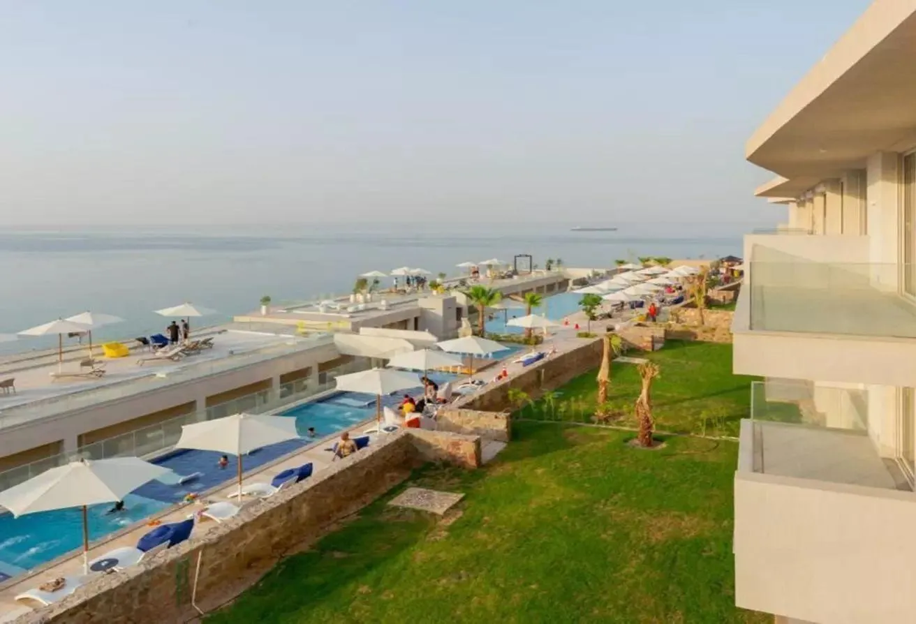Sale in New Alamein City: صيدلية للبيع العلمين الجديده علي الطريق الساحلي
