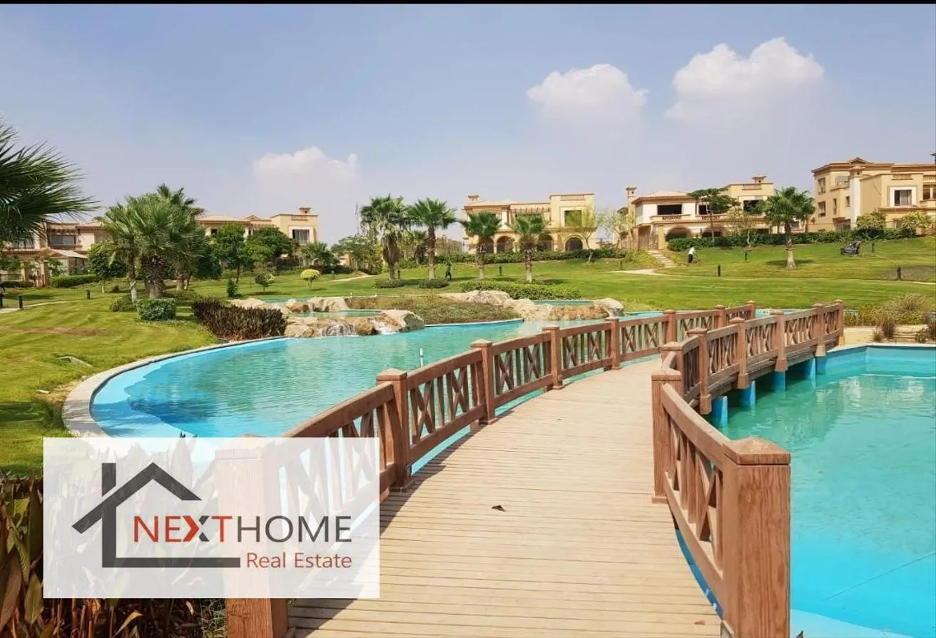 Sale in Le Reve: Villa on the lakes, 1000 m, Le Reve compound