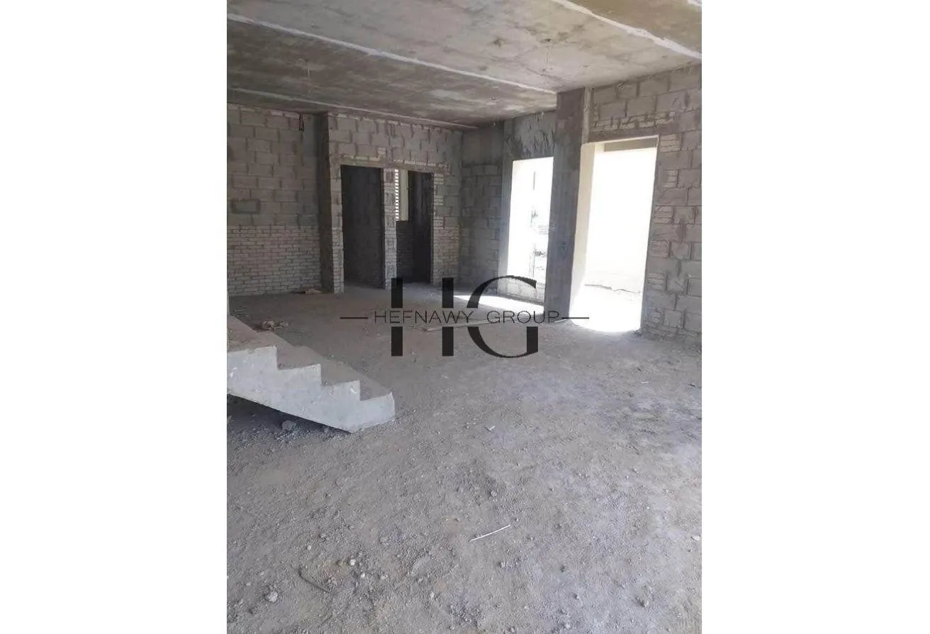 البيع في ذا كراون: Serviced Duplex with Garden Fully finished 3 Beds 