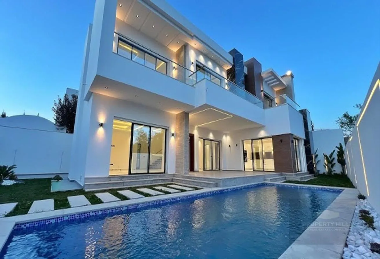 Sale in The Crown: b 2.5%down payment, Special Villa October,12 years