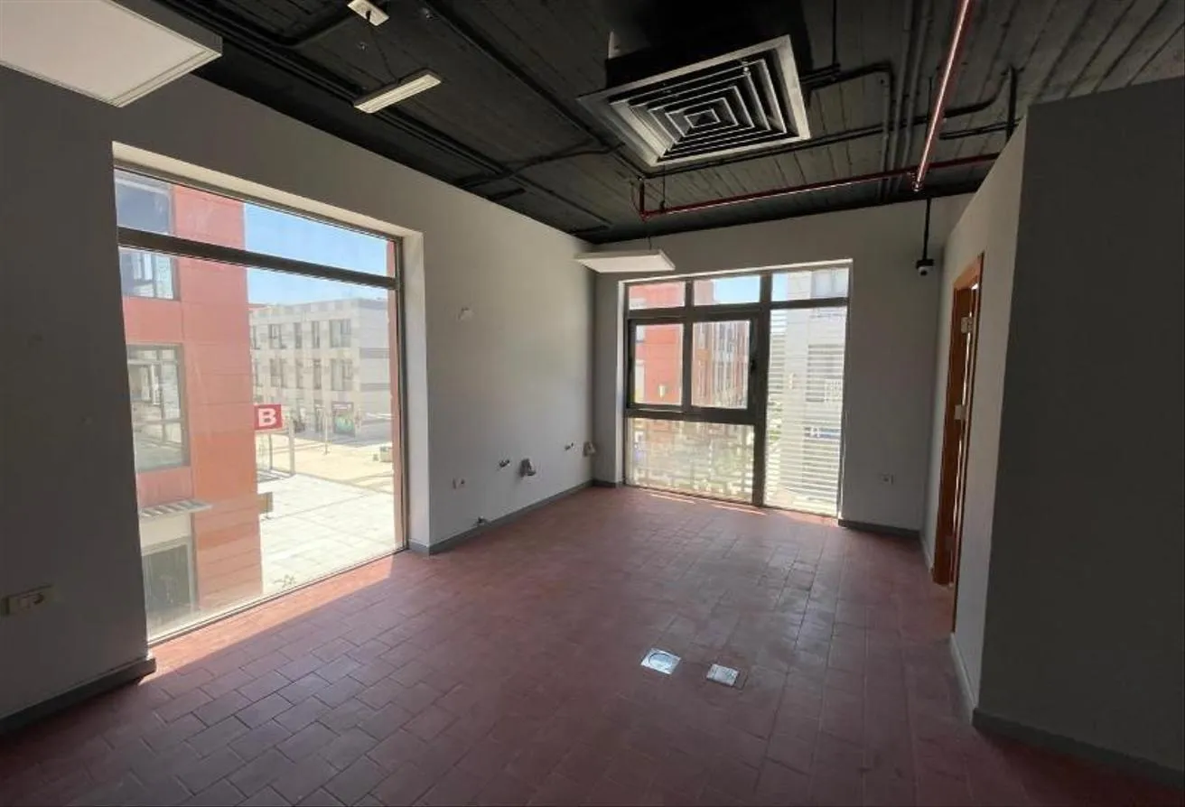 Sale in The Courtyard: For sale fully finished shop delivery Sheikh Zayed