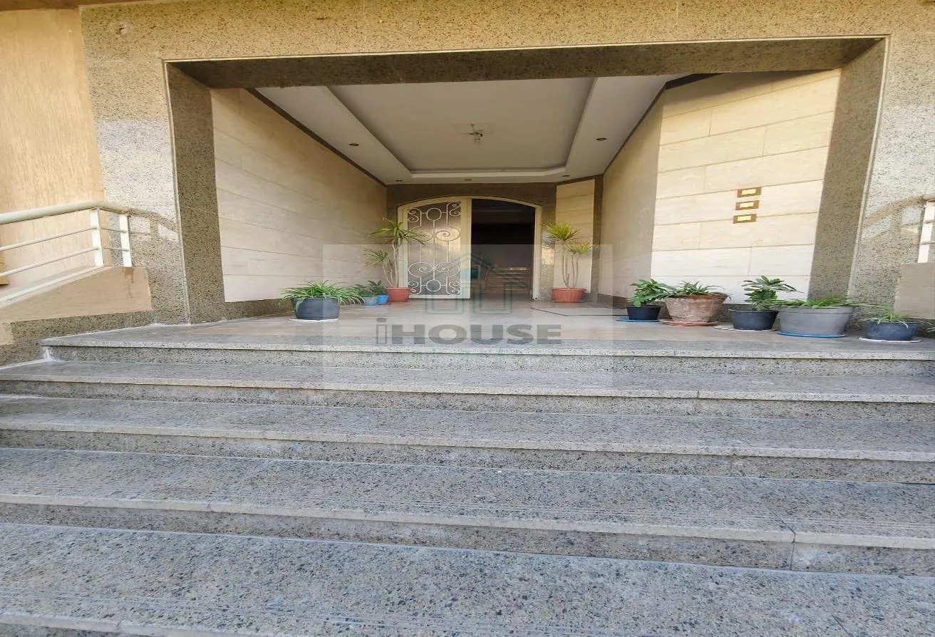 Rent in District 2: مكتب دور ارضي ٢٢٠م ٤ غرف بالحي الثاني قرب التسعين