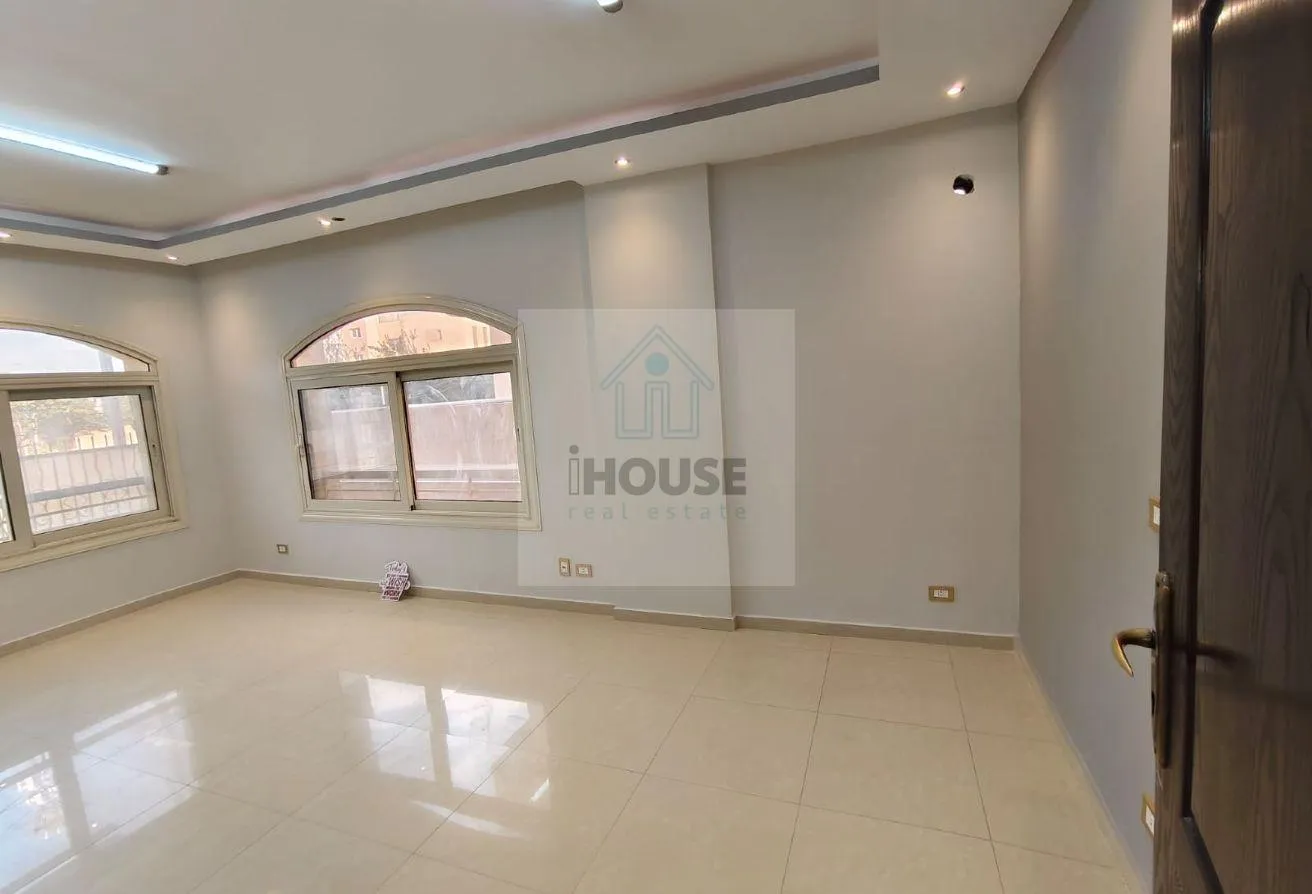Sale in District 2: A complete villa in the Fifth Settlement 600m land