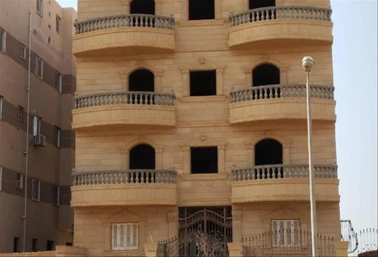 Sale in El Motamayez District: عمارة   قريبه من  الجامعه الروسيه  وا البنك الاهلي