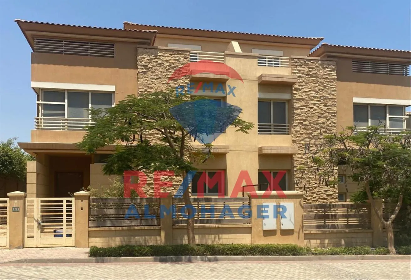 Sale in Jeera: Twin House in the Golden Square - High privacy