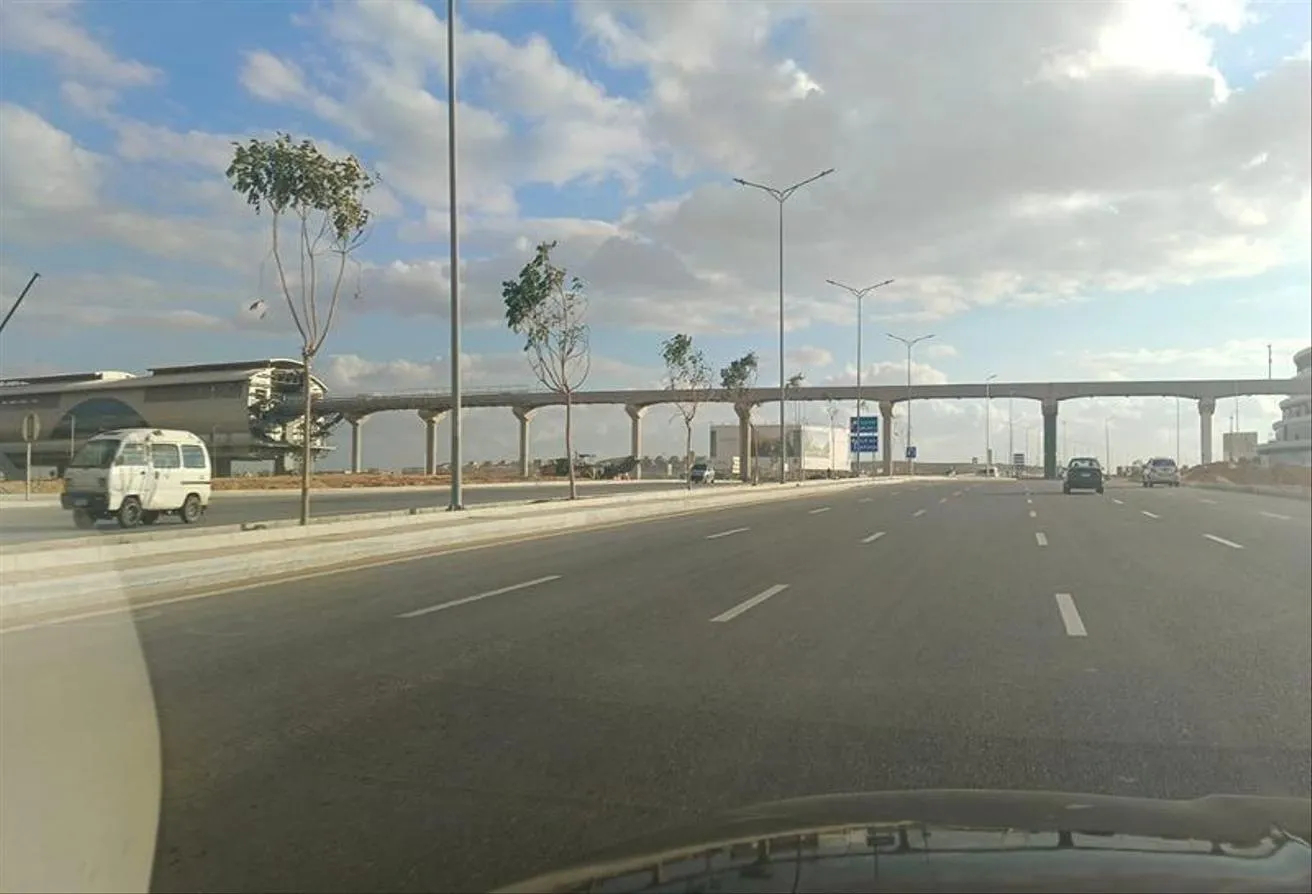 Sale in Bait Alwatan: اميز ارض حي رابع بحري ناصيه ممر  علي شارع 32متر